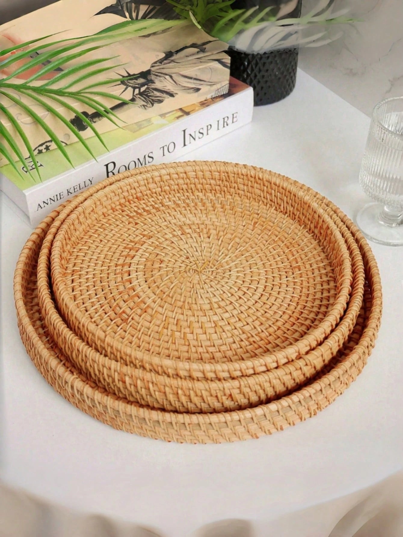 1個 和風 手作り 編み込み収納バスケット、無地カラー ラタン編み バスケット、自宅、リビング、レストラン、屋外ピクニックに最適 バレンタインデー、バレンタインウェディング、誕生日