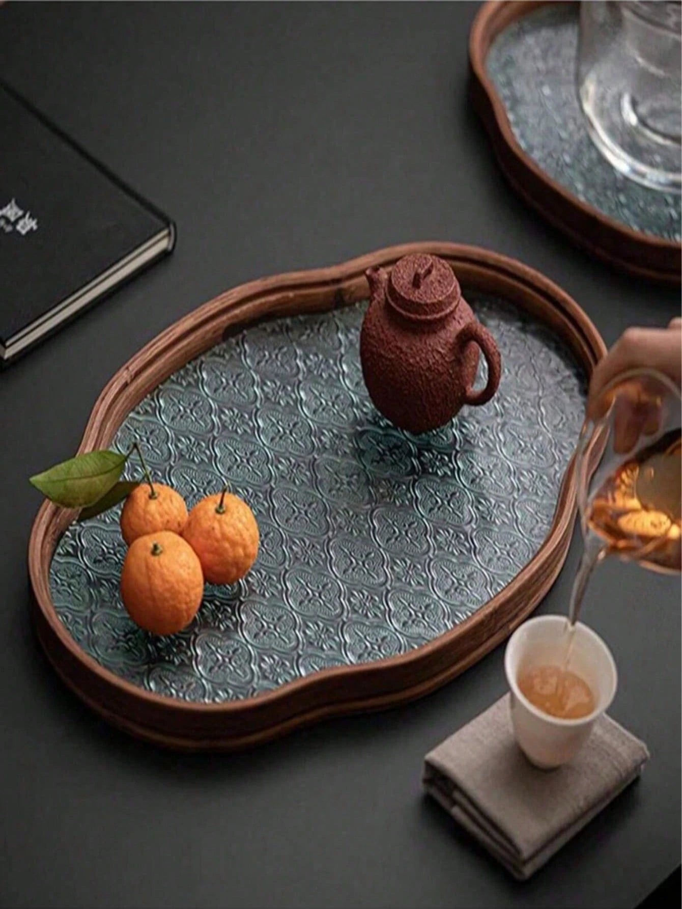 家庭、オフィス、またはお茶室で果物やスナックを収集するのに使用するガラストレー。または自由に用途を変えられる乾燥茶テーブルとしても使えます。