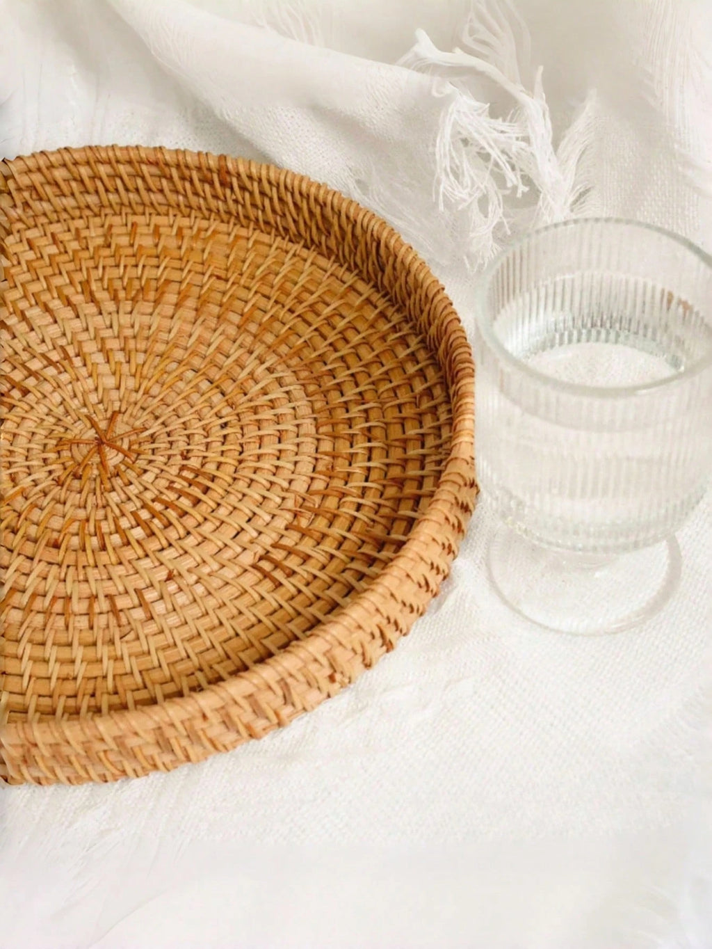 1個 和風 手作り 編み込み収納バスケット、無地カラー ラタン編み バスケット、自宅、リビング、レストラン、屋外ピクニックに最適 バレンタインデー、バレンタインウェディング、誕生日