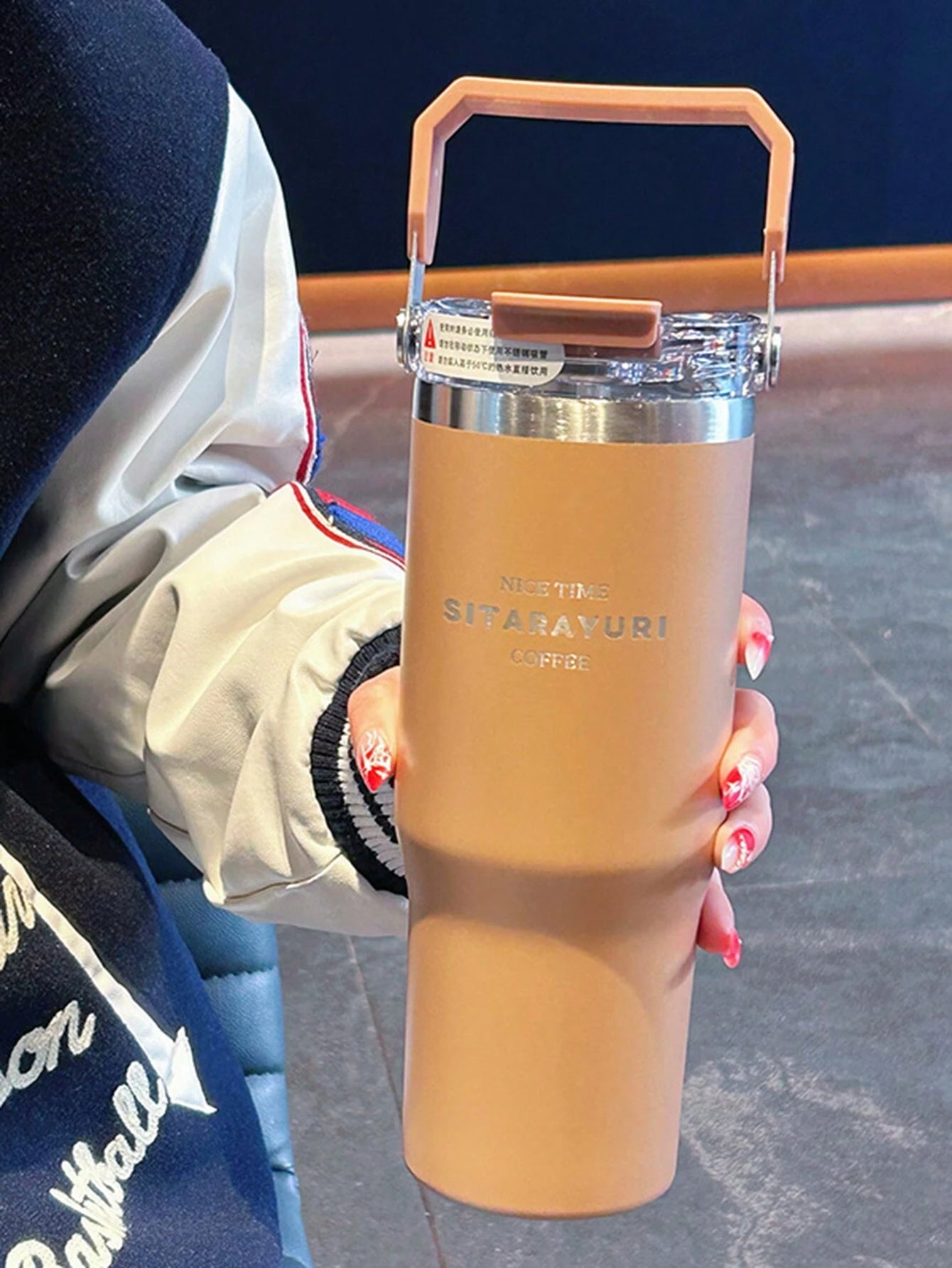 1 個 大容量断熱タンブラー ハンドル付き 太いストロー付 スタイリッシュ ホーム・学校用