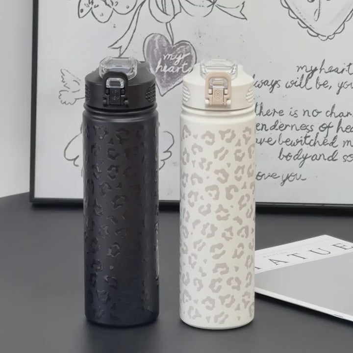 750ml ステンレス鋼断熱タンブラー ヒョウ柄ファッショナブル 漏れ防止フリップトップ 熱冷飲対応 お手入れ簡単 フィットネス / 旅行 / プレゼント用